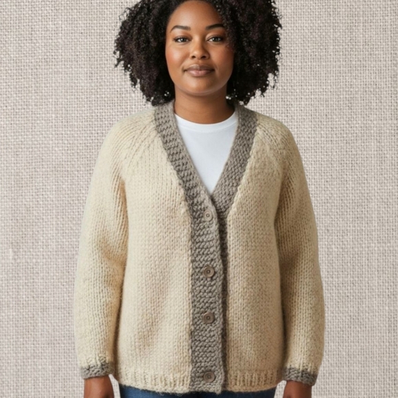 Hand Crafted Sweaters - Vtg Hand knit chunky soft wool/ mohair fuzzy warm cardigan sweater cream/gray